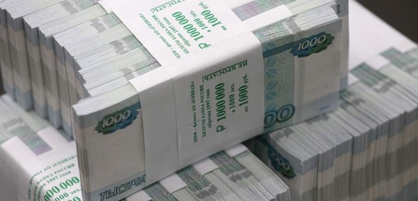Россияне сняли со счетов более 750 млрд рублей