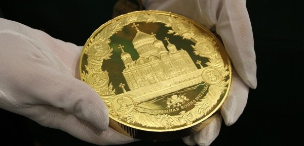 Россияне скупают инвестиционные золотые монеты